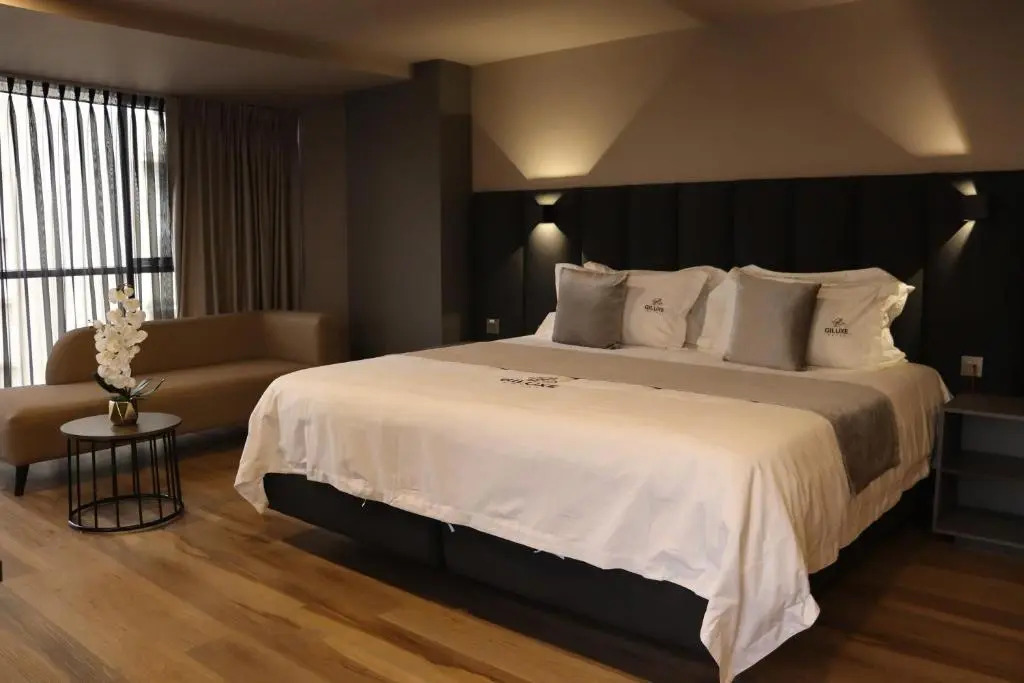 Giluxe Hotel