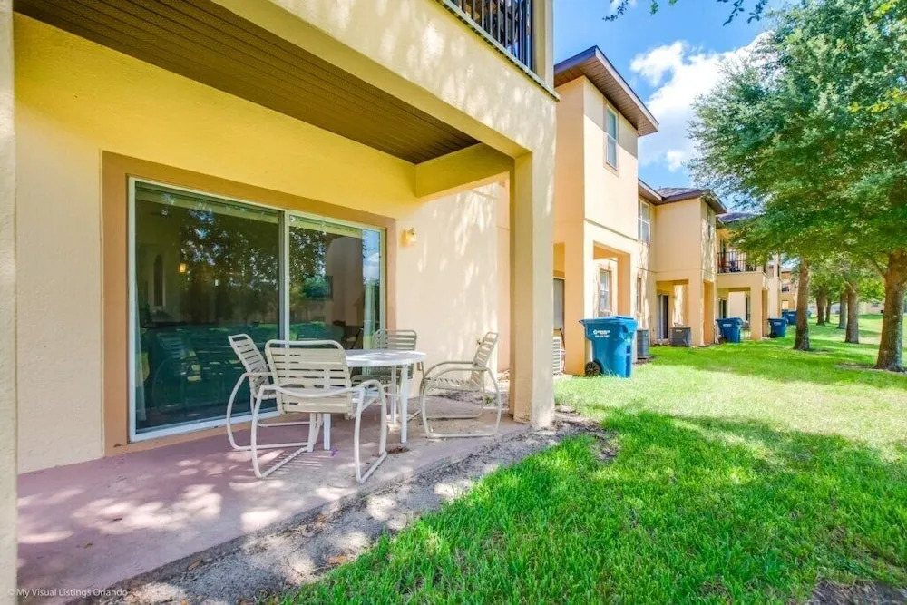 2735calab 4 Bedroom Townhouse