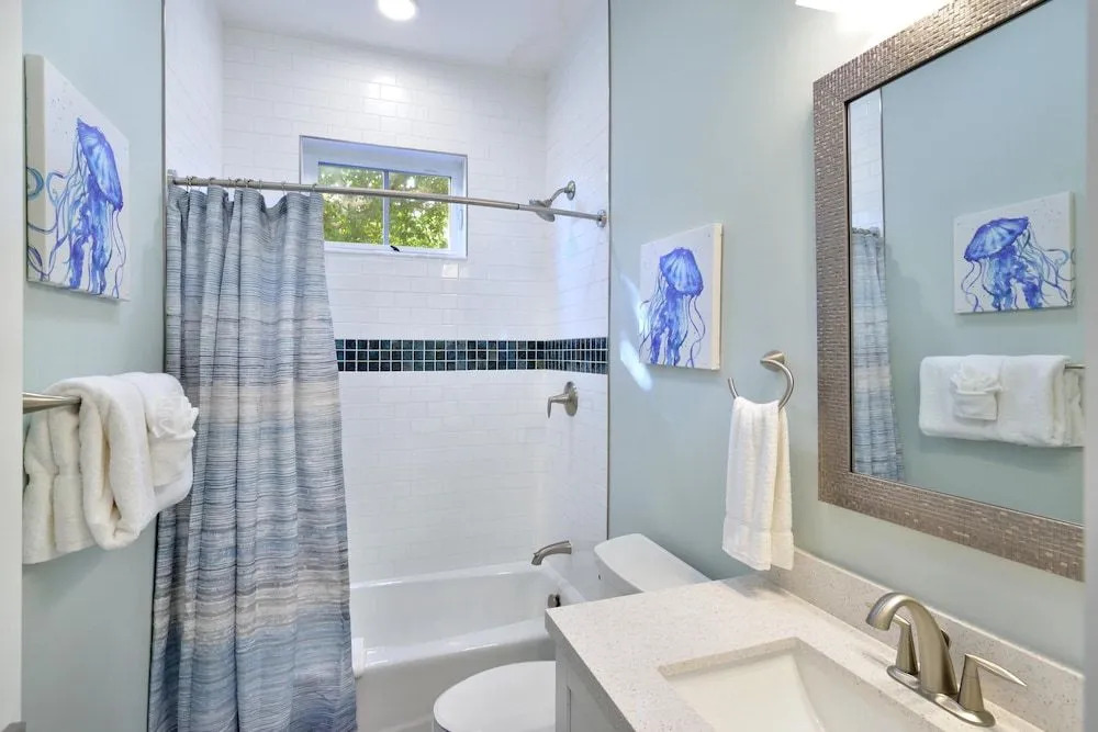 Bayview South 801 Eisenhower Dr. #6