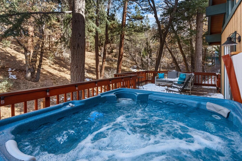 Alpine Retreat Cali Bear - A Forest Escape Complete With Hot Tub And Forest Views! 2 Bedroom Cabin