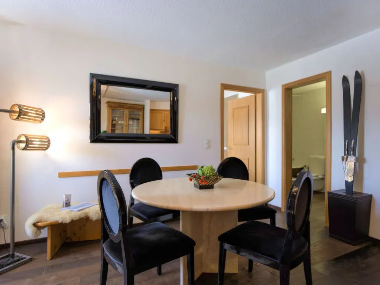Apartment Chesa Ludains 8 by Interhome