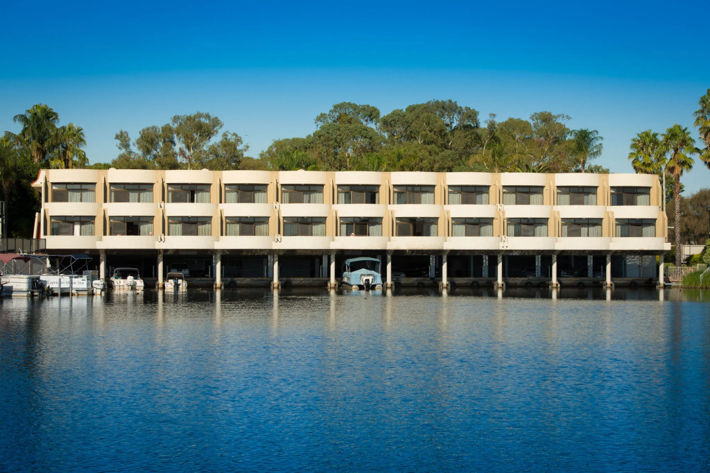 Lake Mulwala Boatel