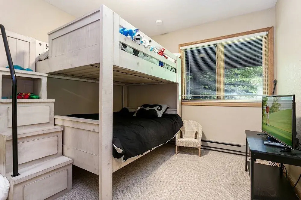 J1 Meadow Creek Miniums 3 Bedroom Condo by RedAwning