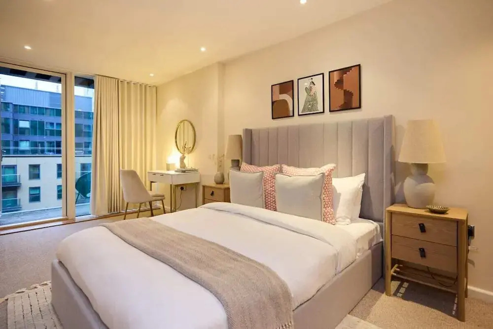The Millharbour Retreat - Elegant 1bdr Flat With Balconies