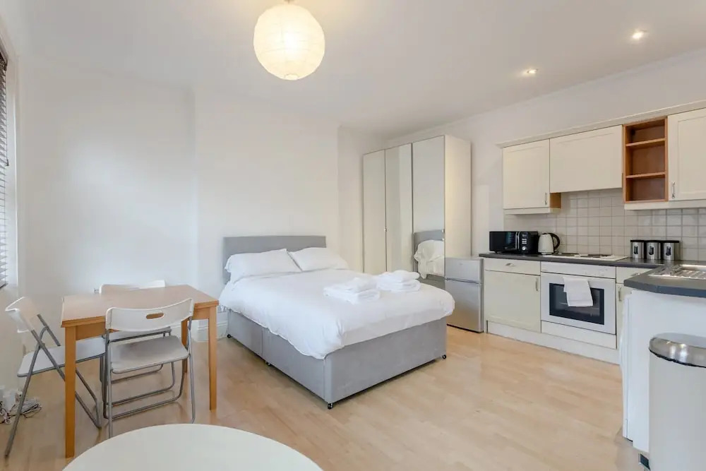 Spacious Studio in West Kensington