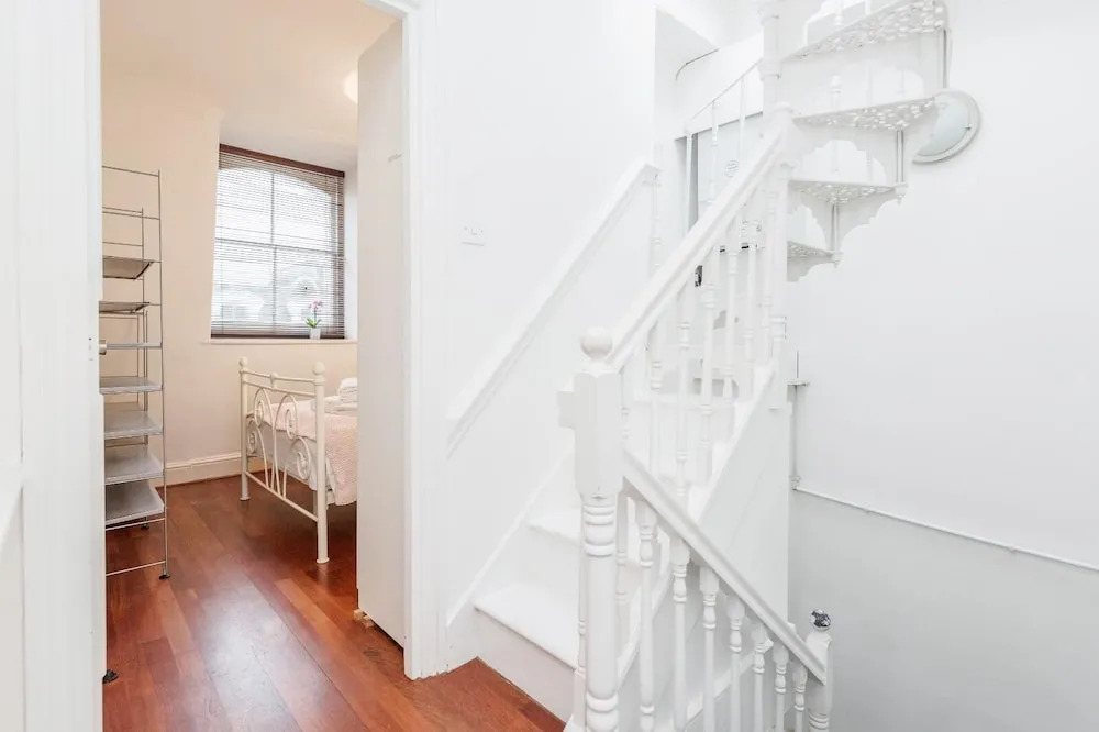 Bright stylish Nott Hill apart sleeps 6