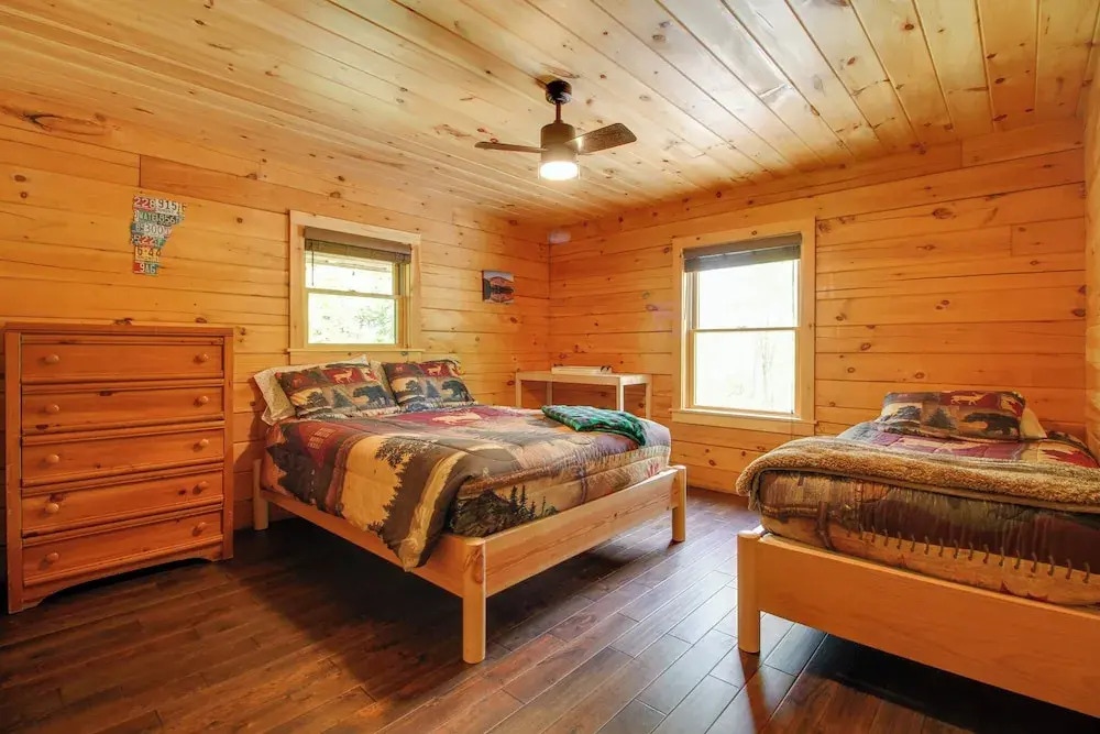Londonderry Chalet w/ Deck, Fire Pit & Views!