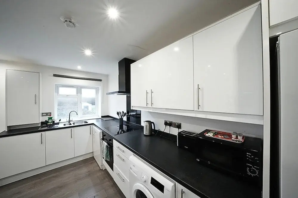 HEATHROW AIRPORT apartments-FREE parking-Free underground to and from Heathrow-30 min central London
