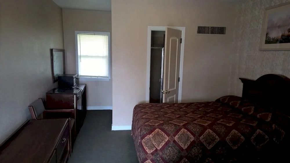 Colonial Inn