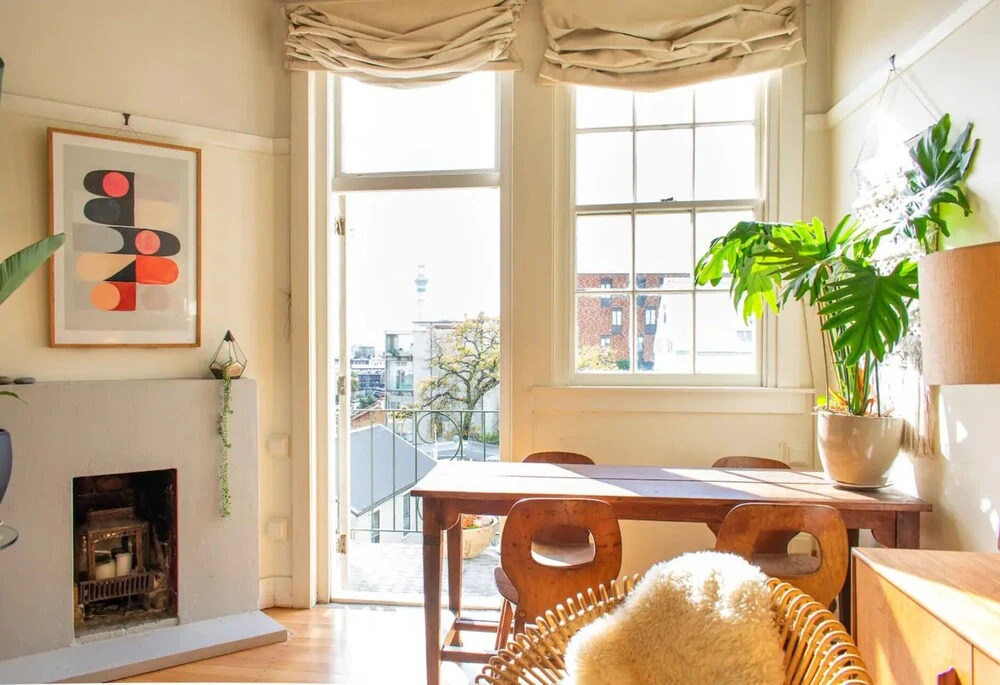 1930s Character 1 Bedroom Apartment With Sky Tower Views