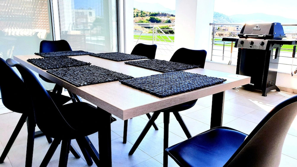 Luxurious Brand New Flat Sea View