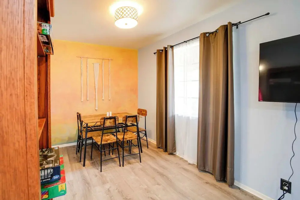 Pet-friendly Cottonwood Home w/ Mountain View!