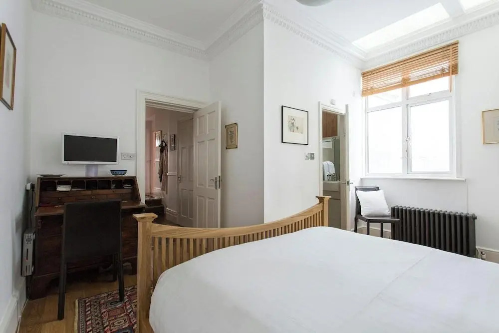 Clanricarde Gardens II by Onefinestay