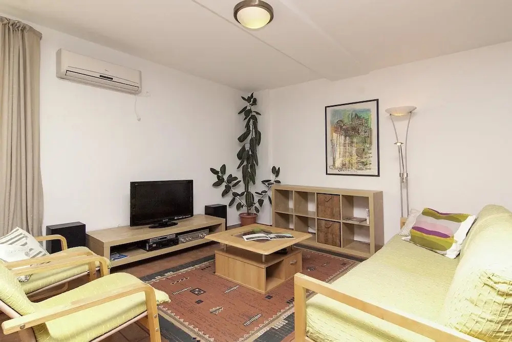 Apartments Levan Ceja