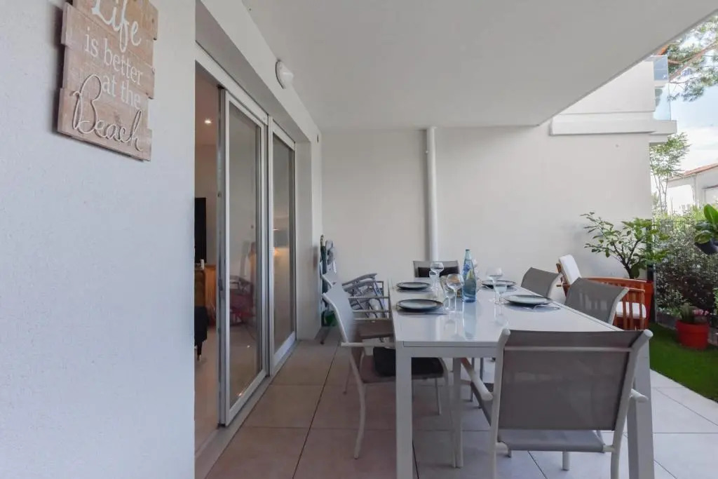 SERRENDY Apartment in residential property with swimming pool