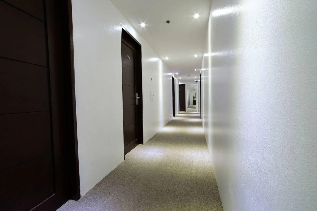 ZEN Rooms Makati Amorsolo