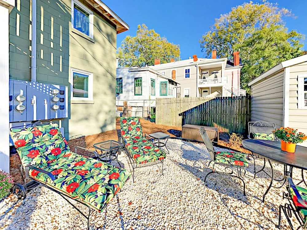 Charming Unit D - 2 Br Duplex
