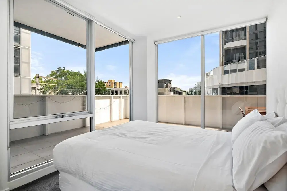 Bright 2-bed Home With Secure Parking