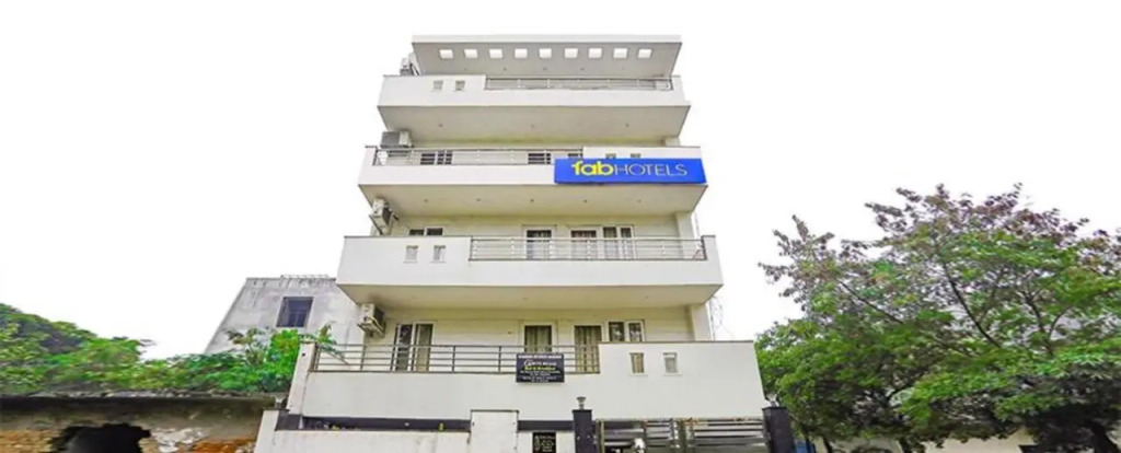 Fabhotel White House Bnb
