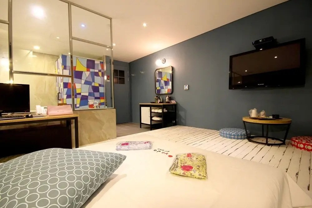 Hotel H2