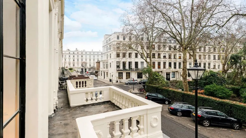 The Spacious Cleveland Square Apartment