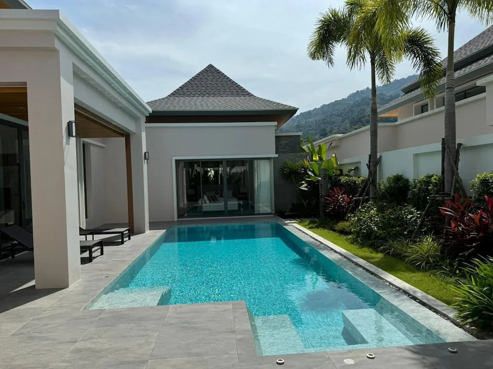 Breeze Villa with maid by Lofty