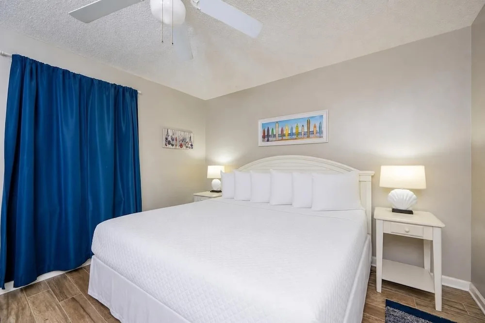 Tradewinds 706 2 Bedroom Condo