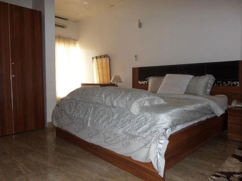 BTE Suites & Civic Center