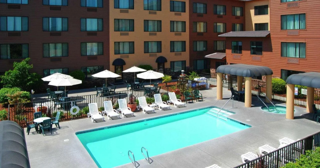 Oxford Suites Chico