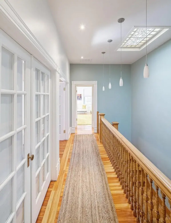 Stunning Modern Home, Prime Location Sleeps 15