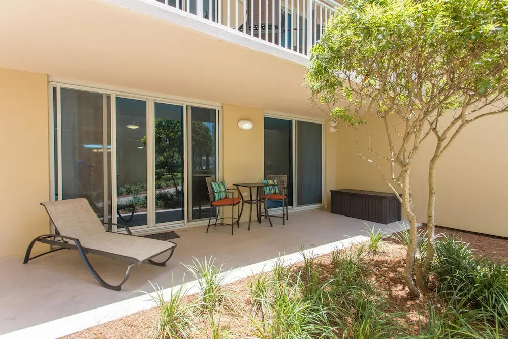 Waterscape A230 - 1 Br condo by RedAwning