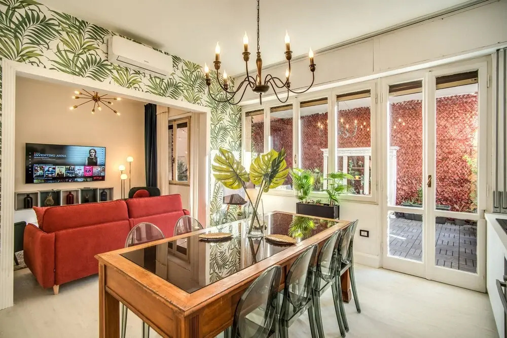 AwesHome White Mirror Apartment&Terrace