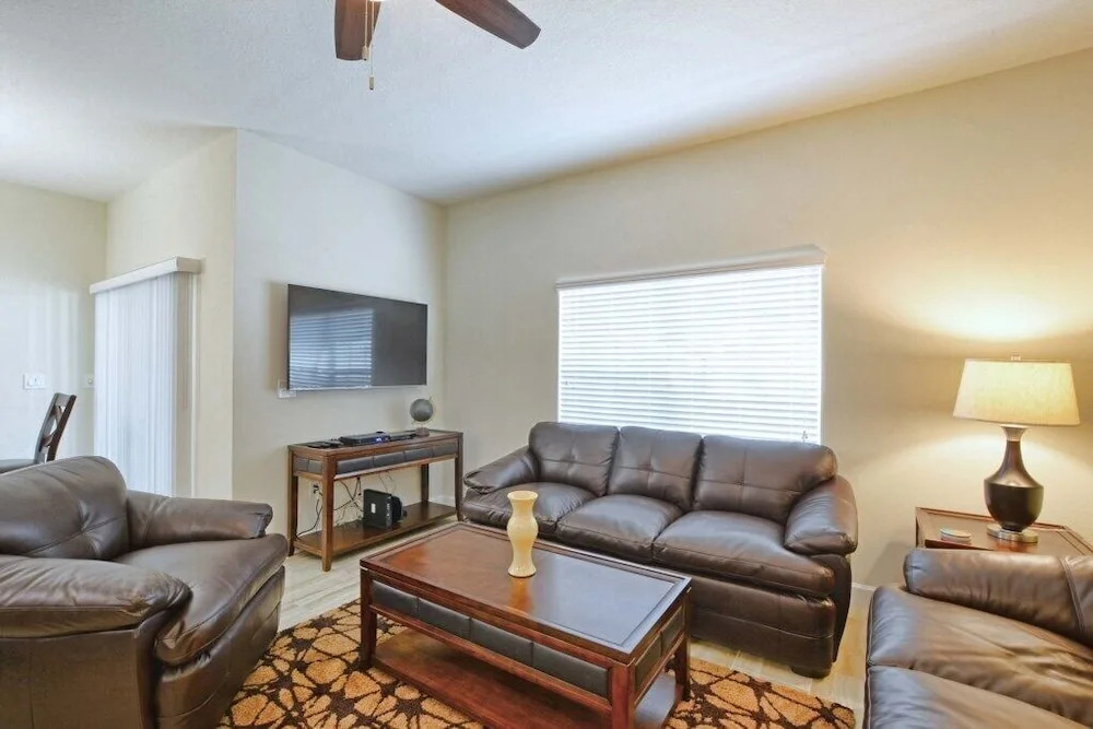 Storey Lake- 4 Bedroom Townhome W/spashpool-1619st Townhouse