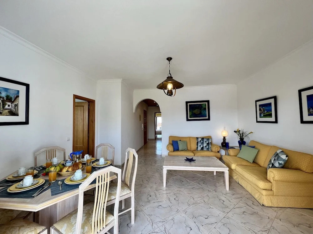 Quarteira Elegant With Pool by Homing