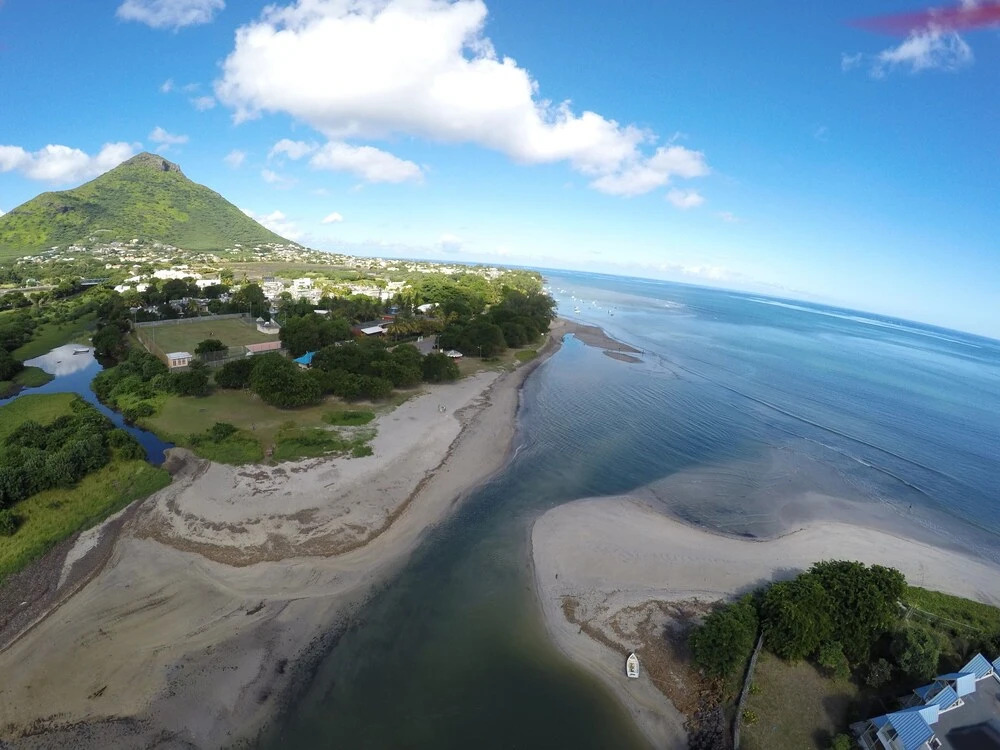 Lovely Beach House in a Very Peaceful and Upmarket Area, we Even Throw in a car