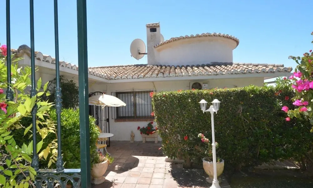 Beautiful 4-Bed det villa private pool sea views