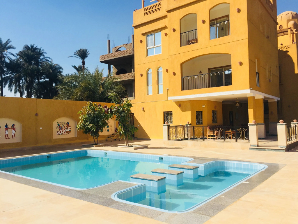 Jewel Howard Carter Hotel