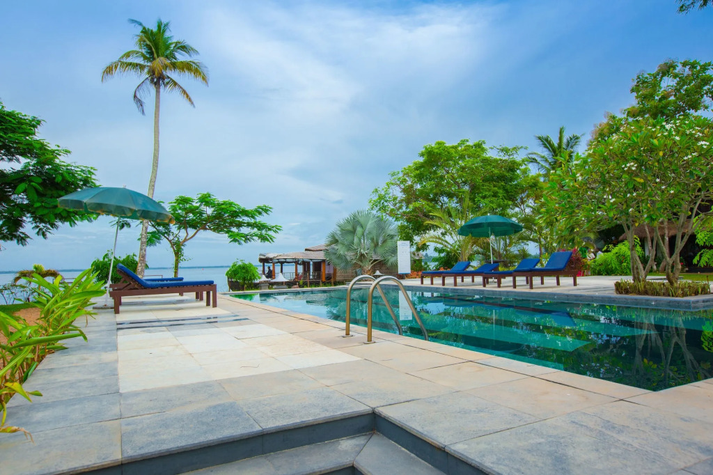 Deshadan Backwater Resort - The best sunrise view