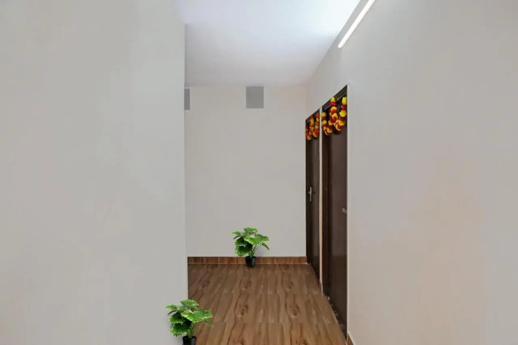 OYO Flagship 70188 S R Hotel