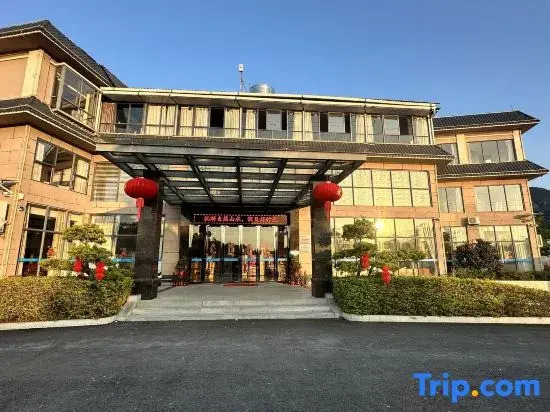 Yapotian Baishuizhai Holiday Hotel