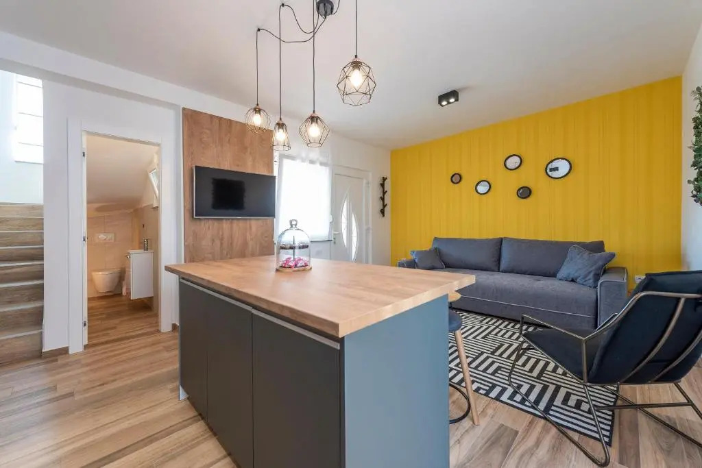 LUXURY APARTMENTS - LA VIR 3 & 4