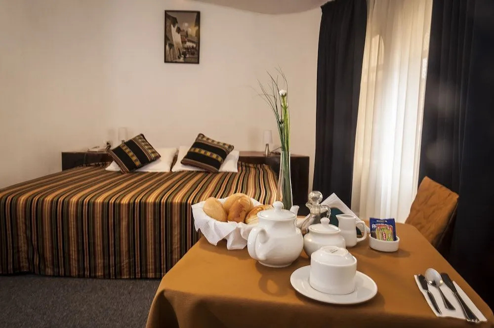 Hotel El Dorado inn San Isidro