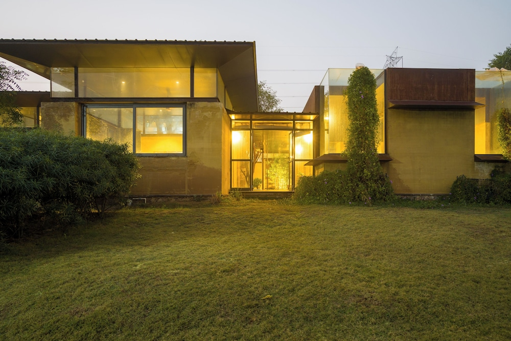 ELIVAAS Hari Bagh 4 BHK Villa with Gaming Zone & Art Nook