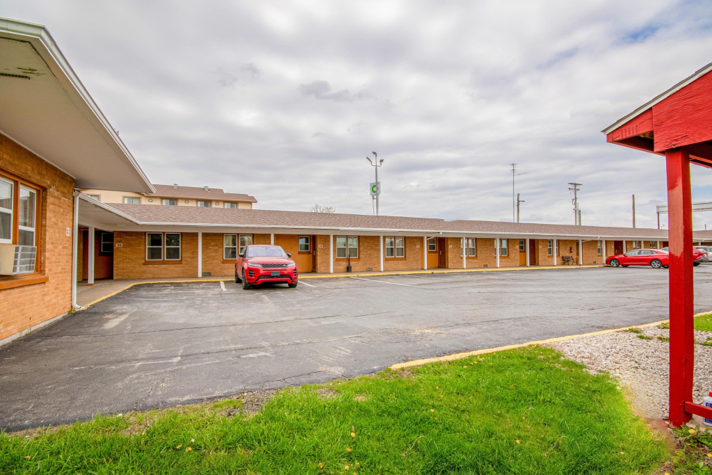 Travelier Motel