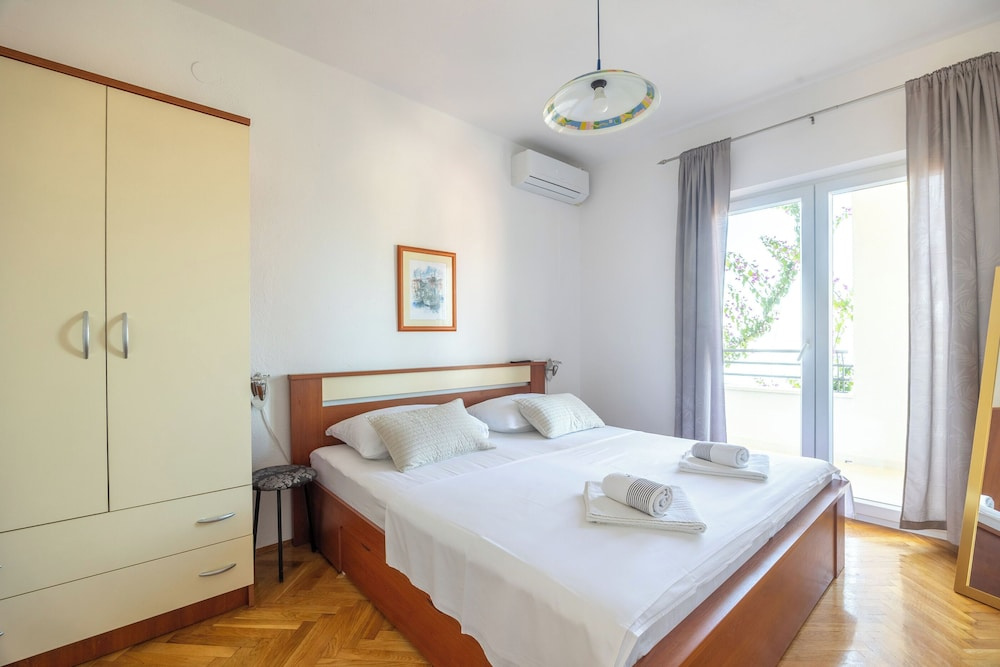 Apartments Josip II