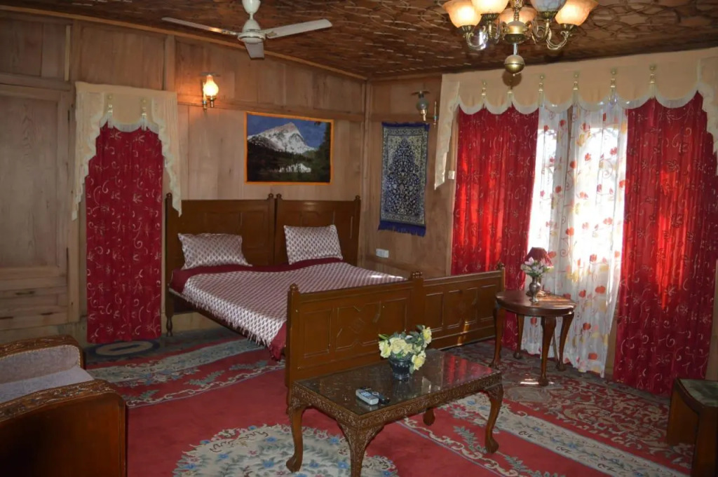 House Boat Taj Palace 2