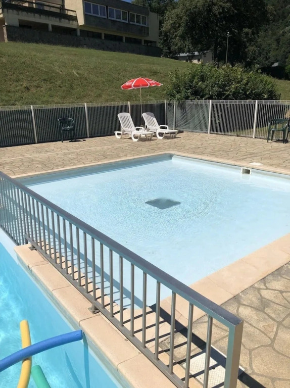 Lake View Miremont Apartment for 5