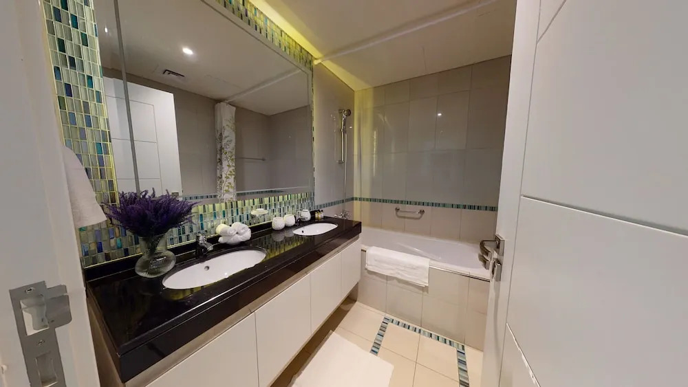 SuperHost - Stylish Apartment With Full Marina Views