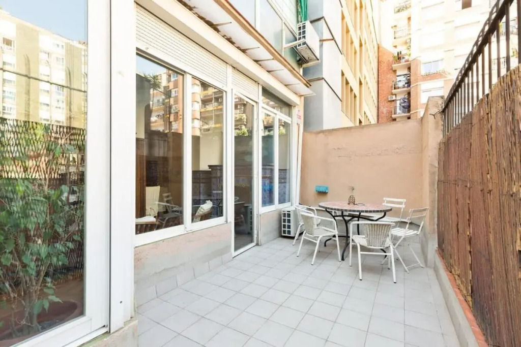 Magnificent and Massive 5 Bedroom Family Apartment and Terrace