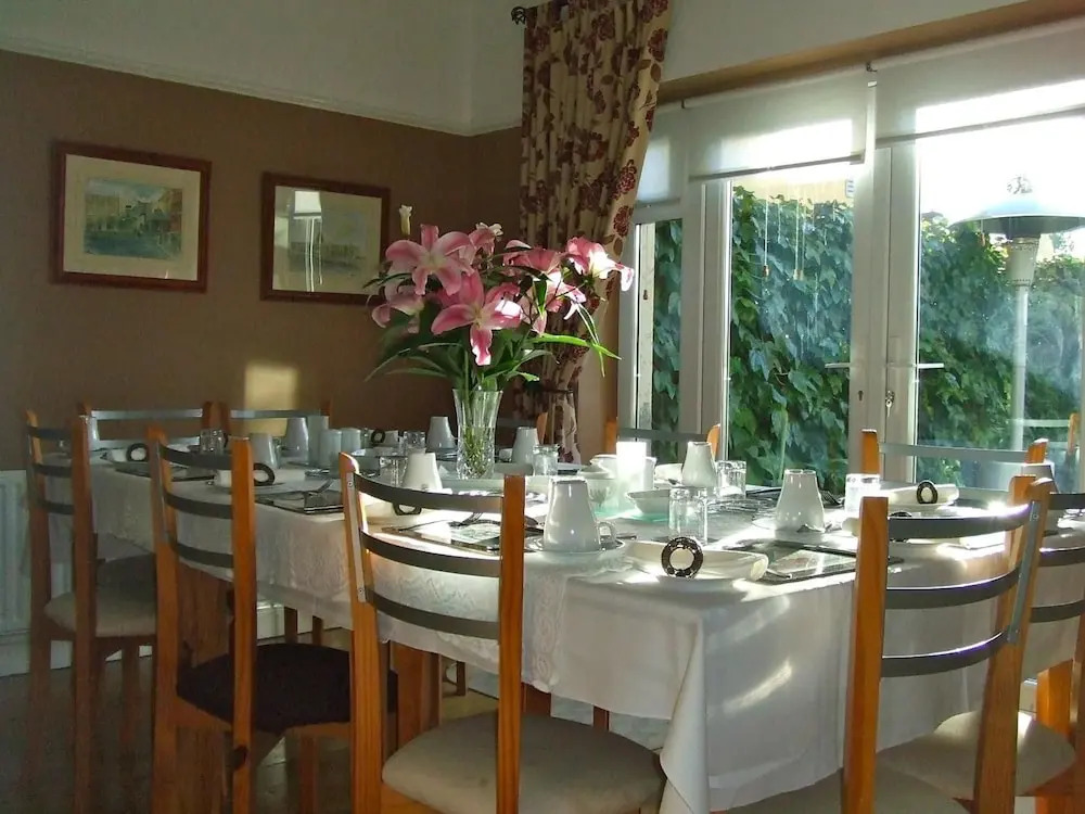 Annandale House